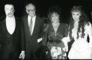 Elizabeth Taylor, Malcolm Forbes, Michael Crawford, Sarah Br.jpg